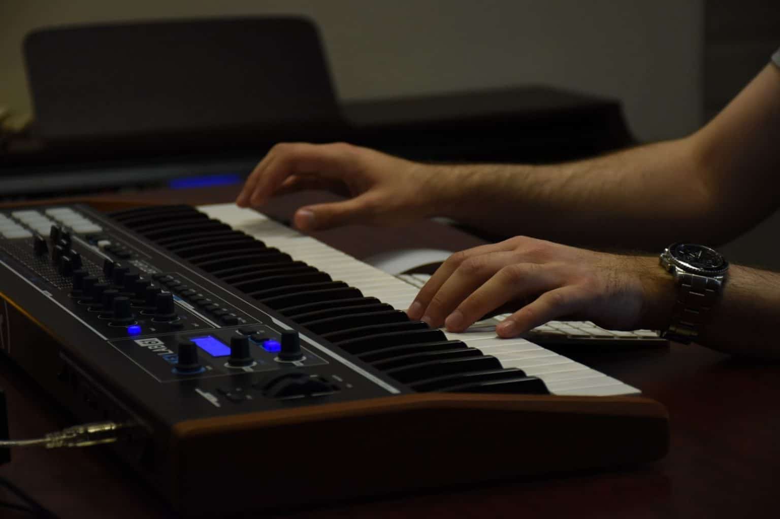 Beginners Guide to Using a MIDI Keyboard