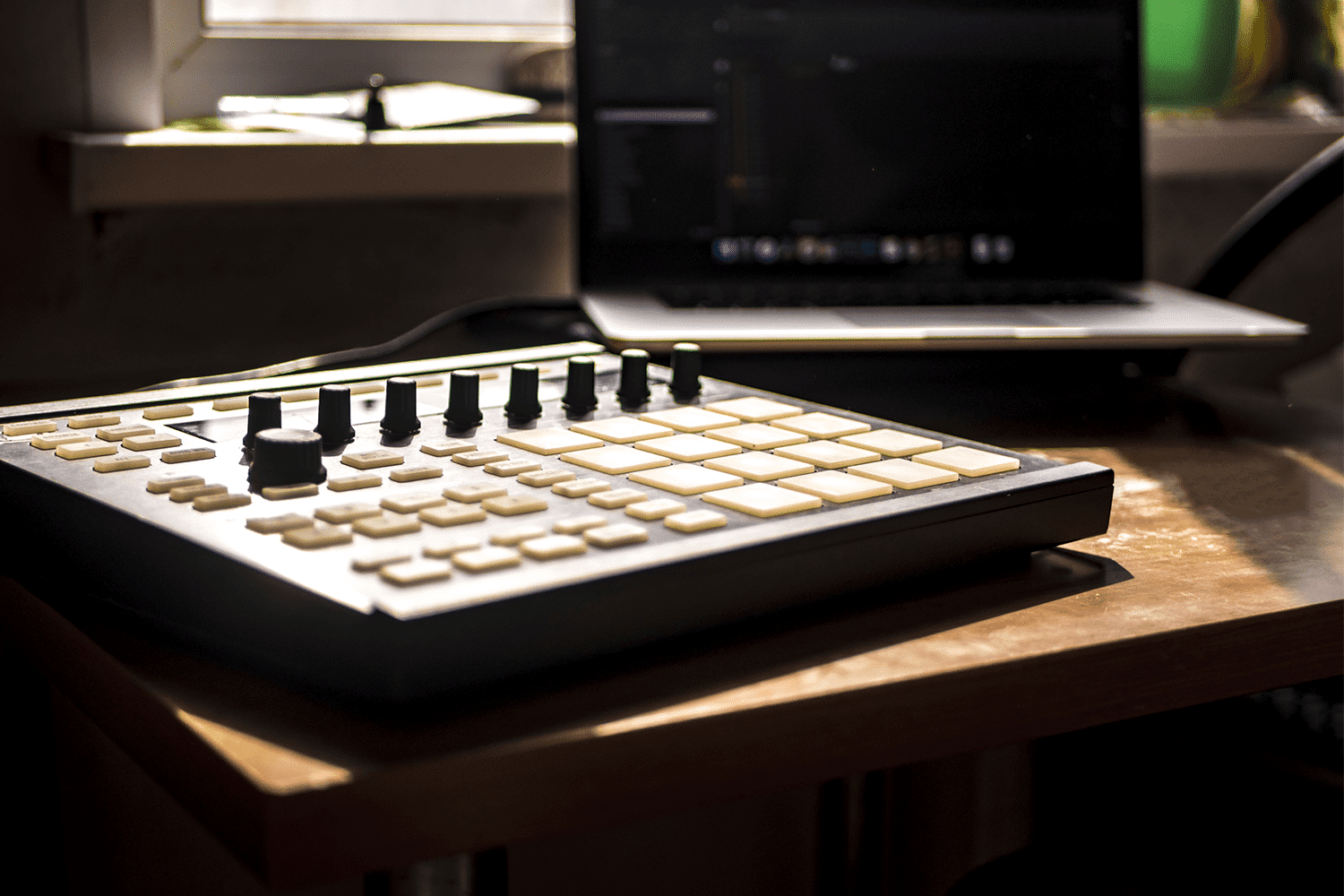 What Is an 808 Drum Machine and How Do You Use It? Unison